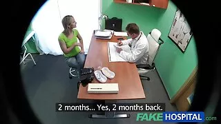 Коремен баща снима а ...